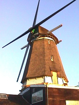 windmill2.jpg (30653 bytes)